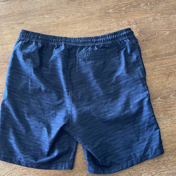 Large Mens Hurley shorts - Picture 2 of 2